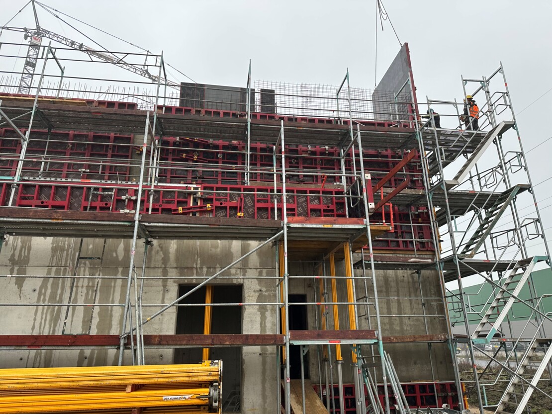 Data Center Hannover mit Baugerüsten